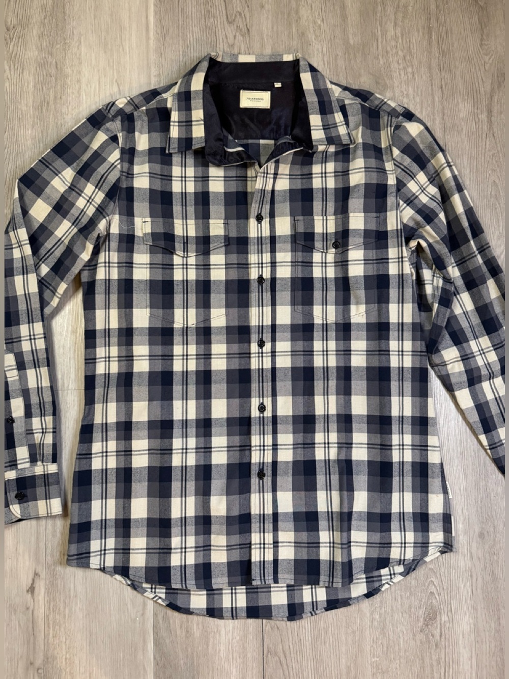 7 Diamonds Men’s Blue And White Plaid Long Sleeve Button Down Shirt large